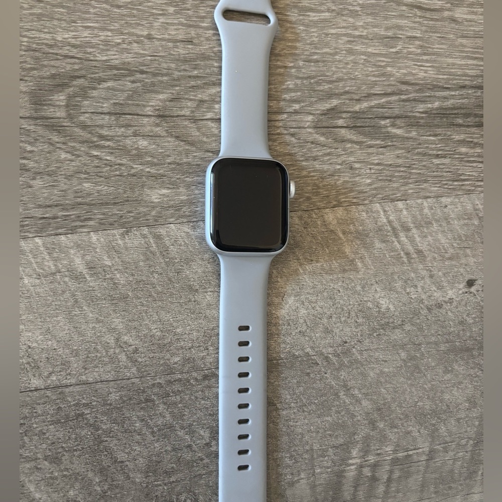 APPLE WATCH SE 1st GEN (2020)